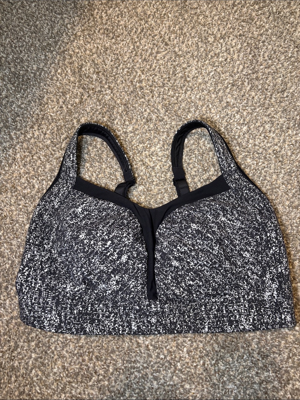 Lululemon Ta Ta Tamer Sports Bra Sz 34DD Black convertible thick padded straps